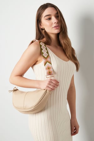 Pouch bag with summer strap h5 Picture2